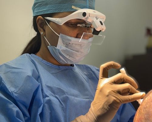 How do I choose a hair transplant surgeon?